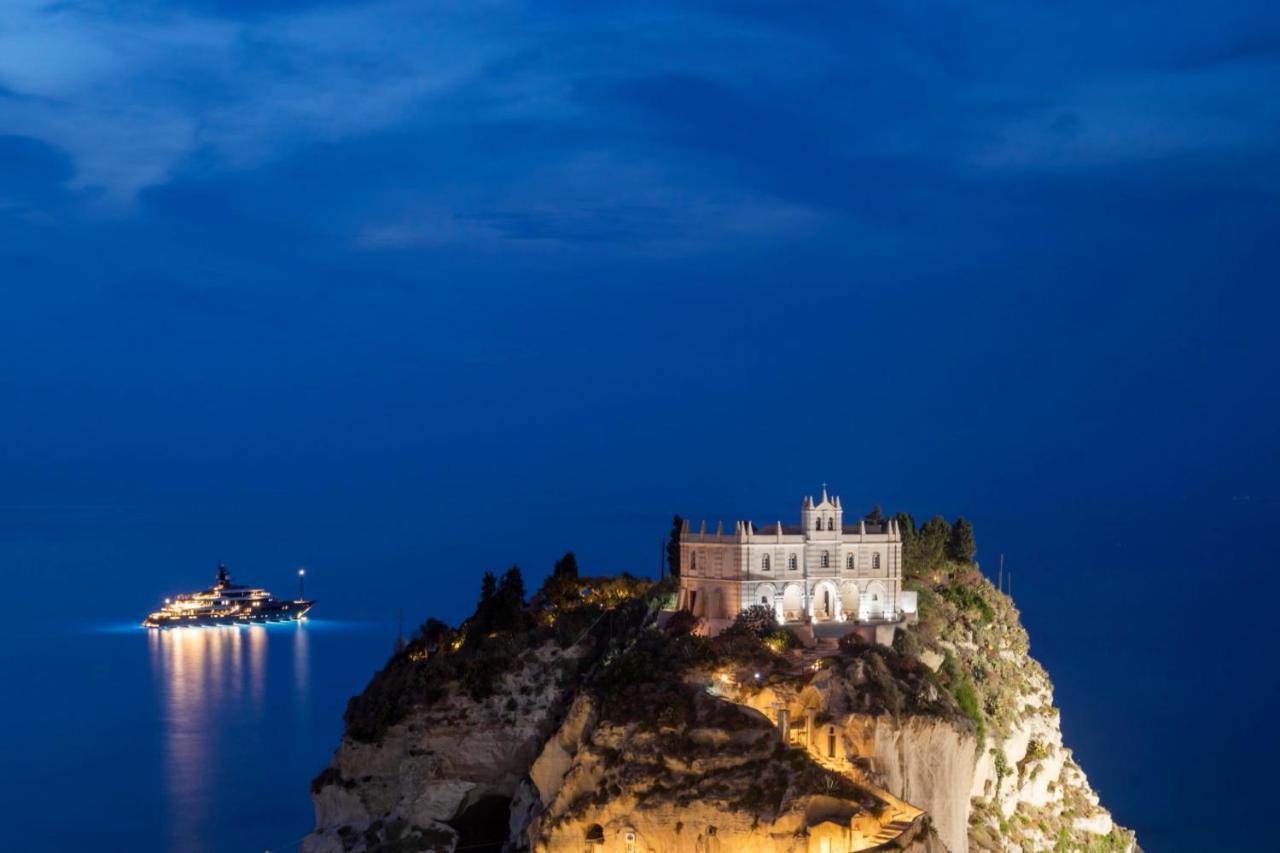 All'Angolo Della Torre Tropea Exterior photo